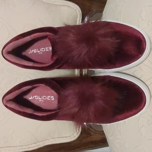 NWOT JSlides Aurora-V Burgundy Velvet Sneaker Size 8.5